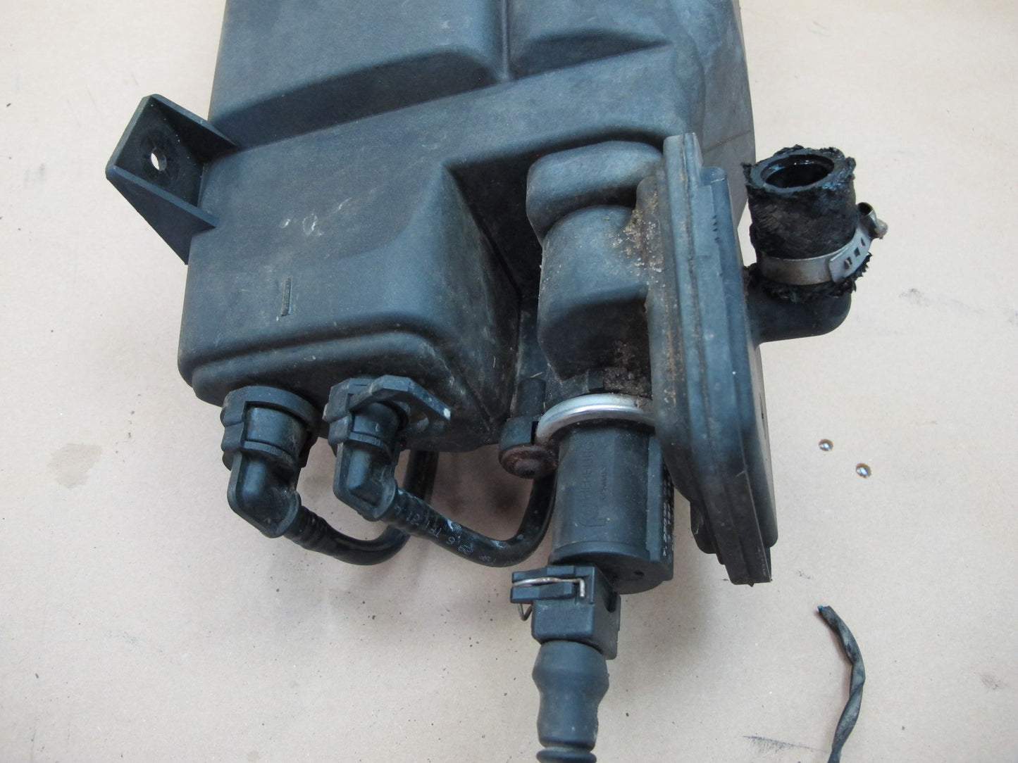 96-02 BMW E36 Z3 Fuel Evap Vapor Charcoal Canister 1183568 OEM