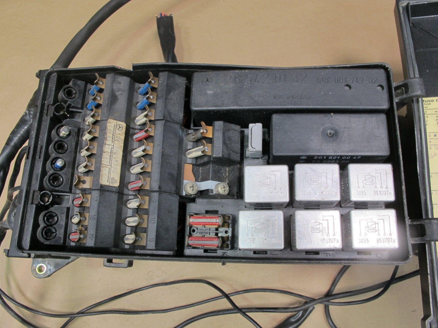 86-91 Mercedes W126 560SEL Power Distribution Fuse Relay Box Module OEM