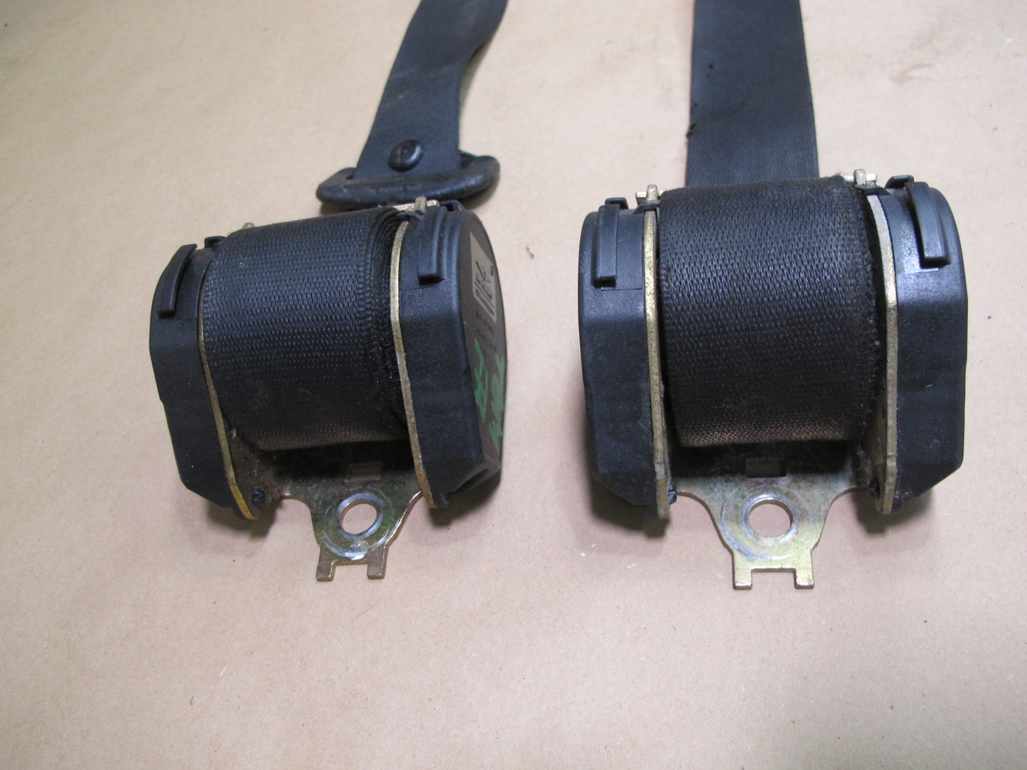 87-91 BMW E30 CONVERTIBLE FRONT LEFT & RIGHT SIDE SEATBELT RETRACTOR SET OEM