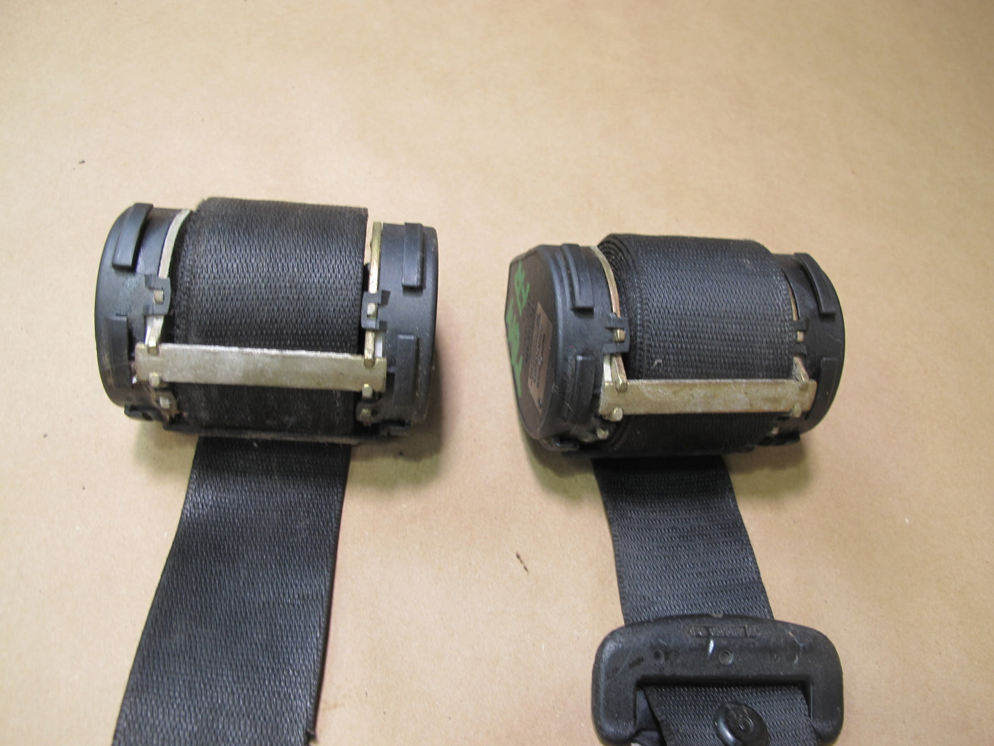 87-91 BMW E30 CONVERTIBLE FRONT LEFT & RIGHT SIDE SEATBELT RETRACTOR SET OEM