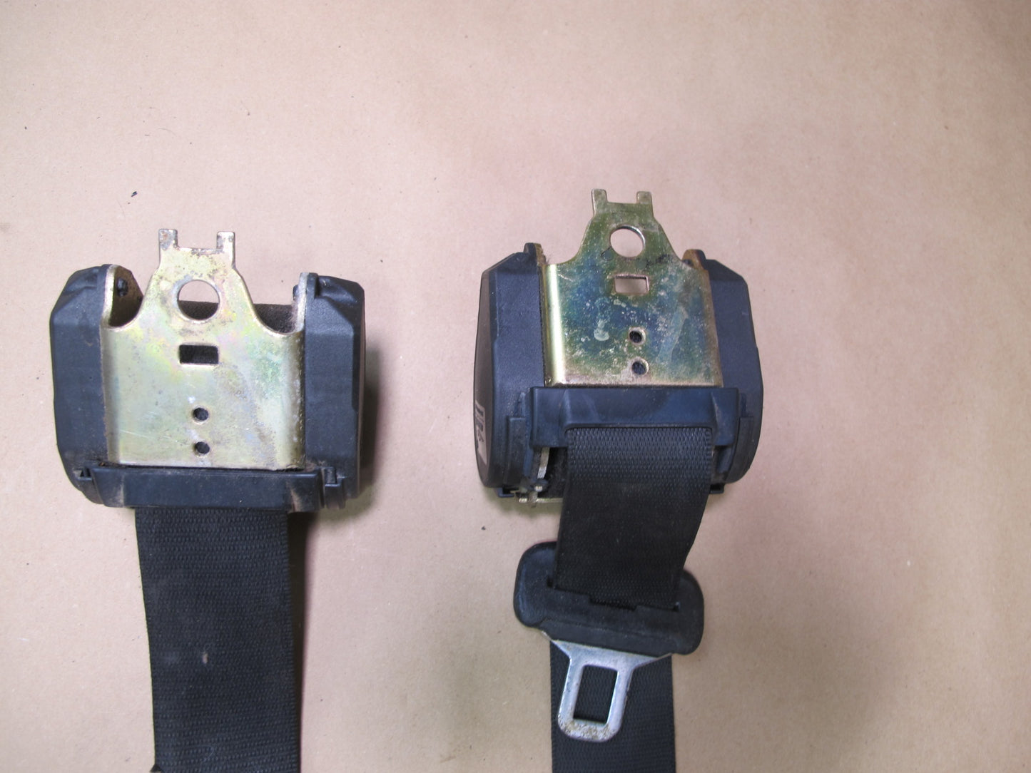 87-91 BMW E30 CONVERTIBLE FRONT LEFT & RIGHT SIDE SEATBELT RETRACTOR SET OEM