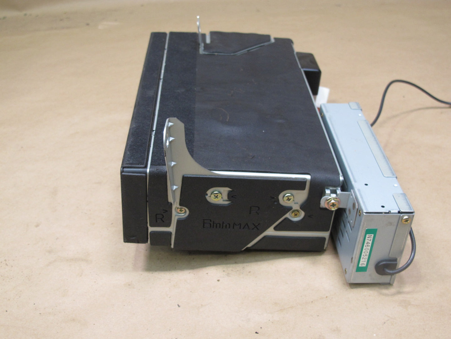 98-00 Lexus LS400 Pioneer 6 Disc CD Changer With Magazine 86270-50130 OEM