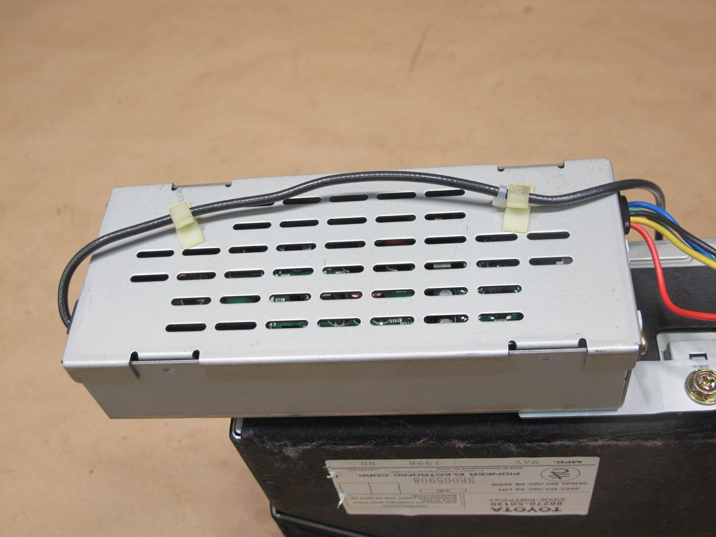 98-00 Lexus LS400 Pioneer 6 Disc CD Changer With Magazine 86270-50130 OEM