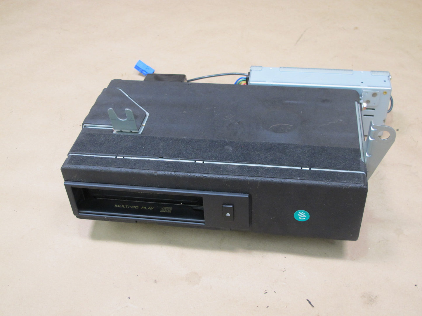 98-00 Lexus LS400 Pioneer 6 Disc CD Changer With Magazine 86270-50130 OEM