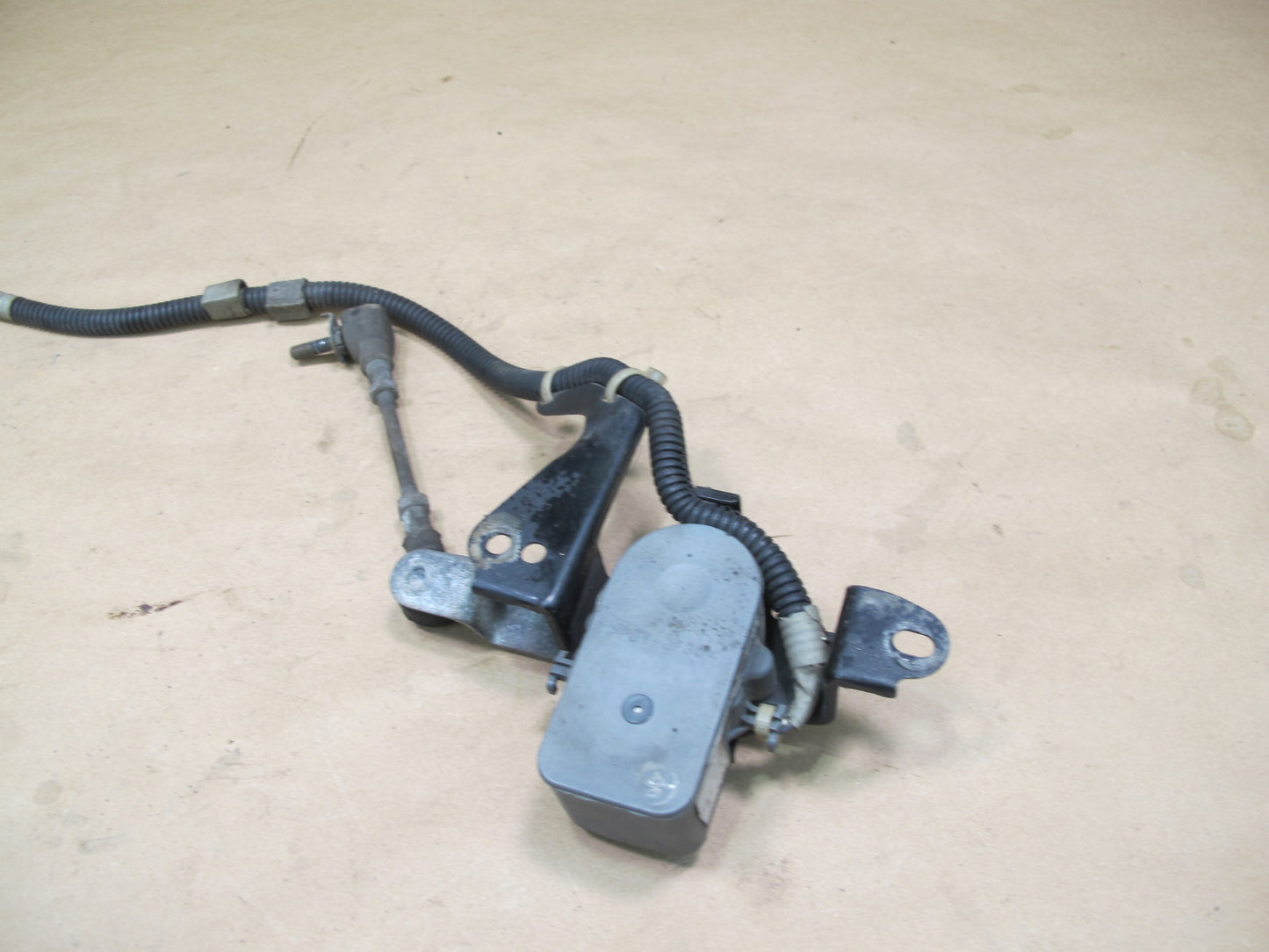98-00 Lexus LS400 UCF20 Front Right Suspension Height Sensor Module OEM