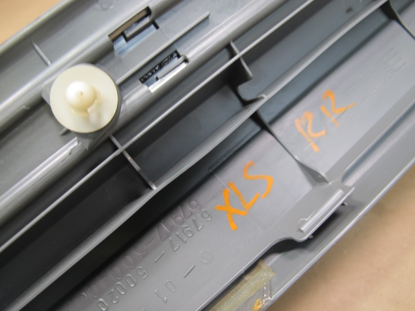 98-00 Lexus LS400 UCF20 Set of 2 Rear Door Scuff Sill Plate Trim Gray OEM