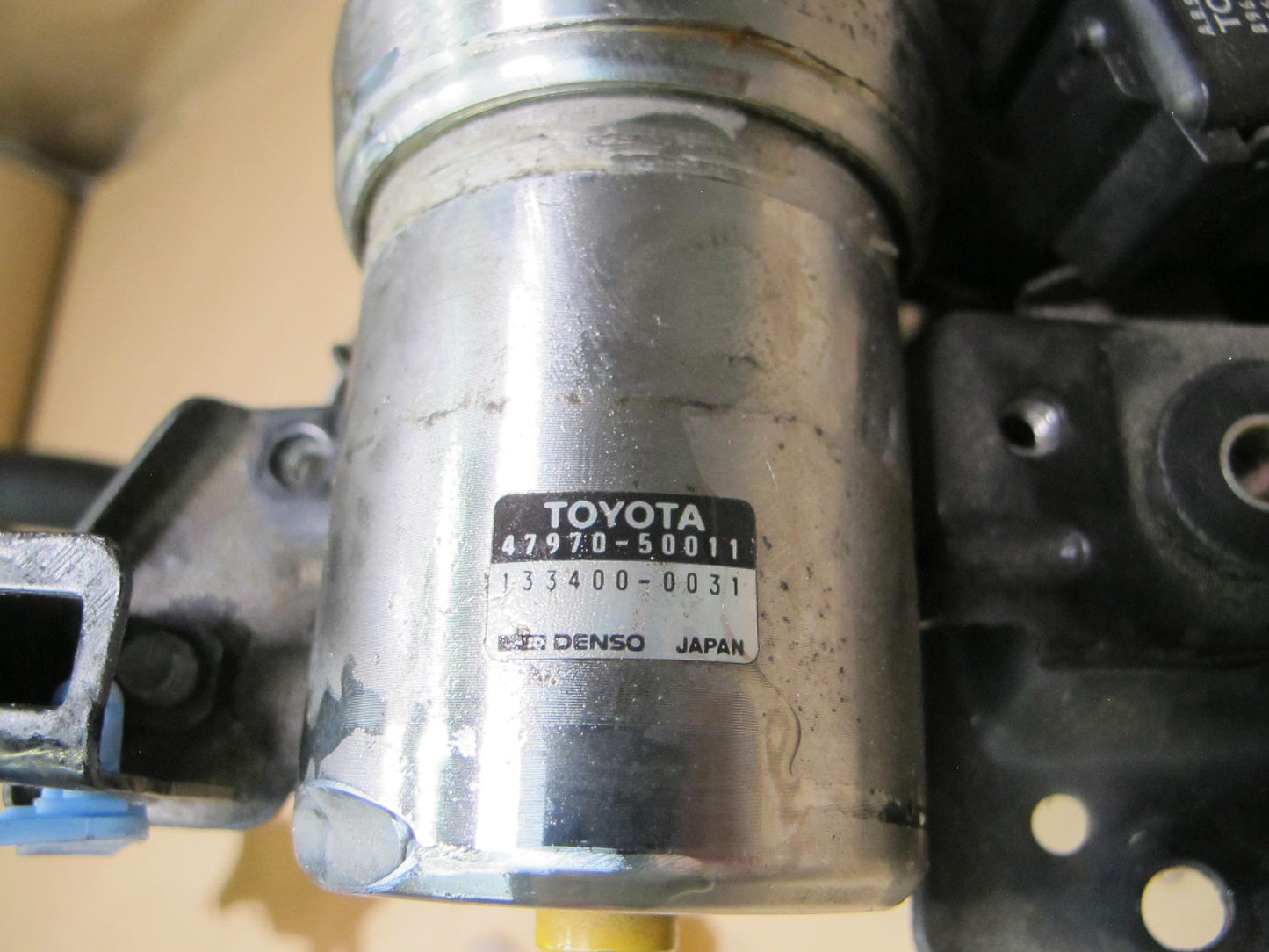 91-92 Lexus UCF10 LS400 ABS Brake Traction Pump w Accumulator OEM