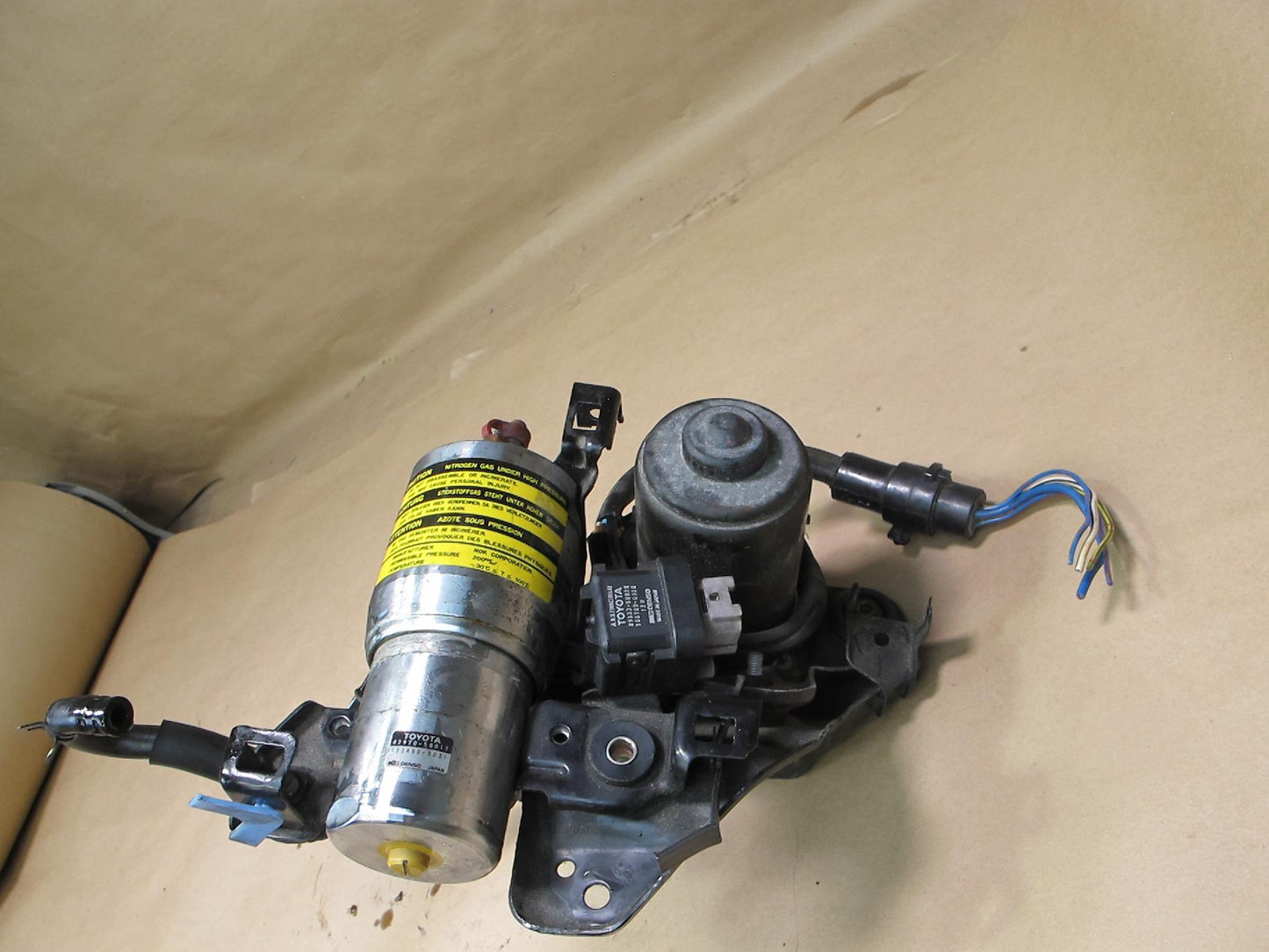 91-92 Lexus UCF10 LS400 ABS Brake Traction Pump w Accumulator OEM