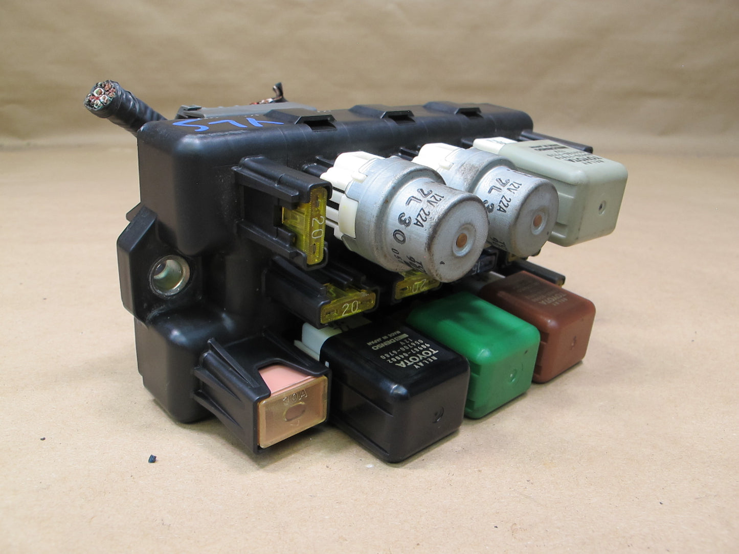 90-94 Lexus UCF10 LS400 Engine Bay Fuse Relay Box Module 82670-50020 OEM