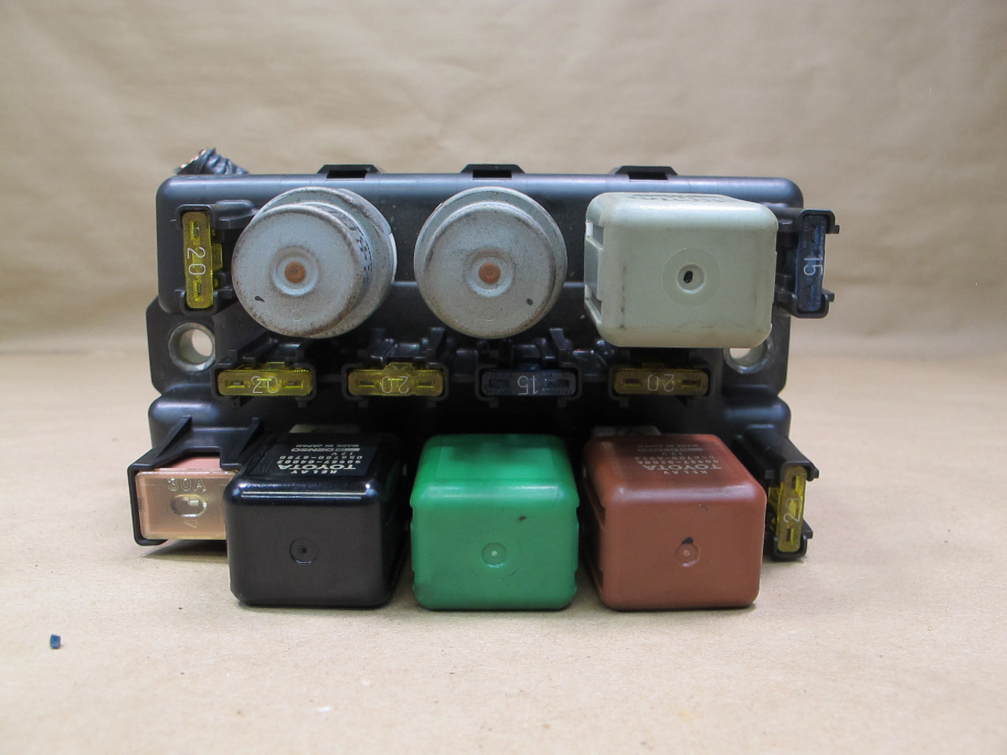 90-94 Lexus UCF10 LS400 Engine Bay Fuse Relay Box Module 82670-50020 OEM