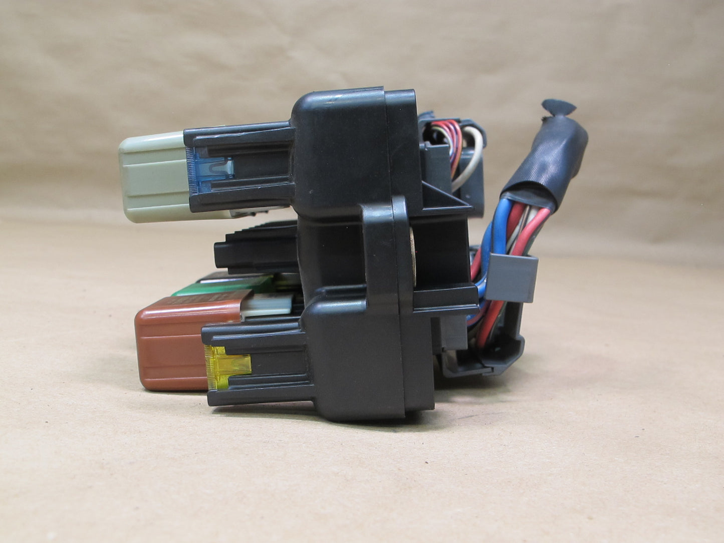 90-94 Lexus UCF10 LS400 Engine Bay Fuse Relay Box Module 82670-50020 OEM