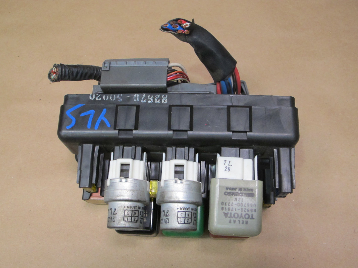90-94 Lexus UCF10 LS400 Engine Bay Fuse Relay Box Module 82670-50020 OEM