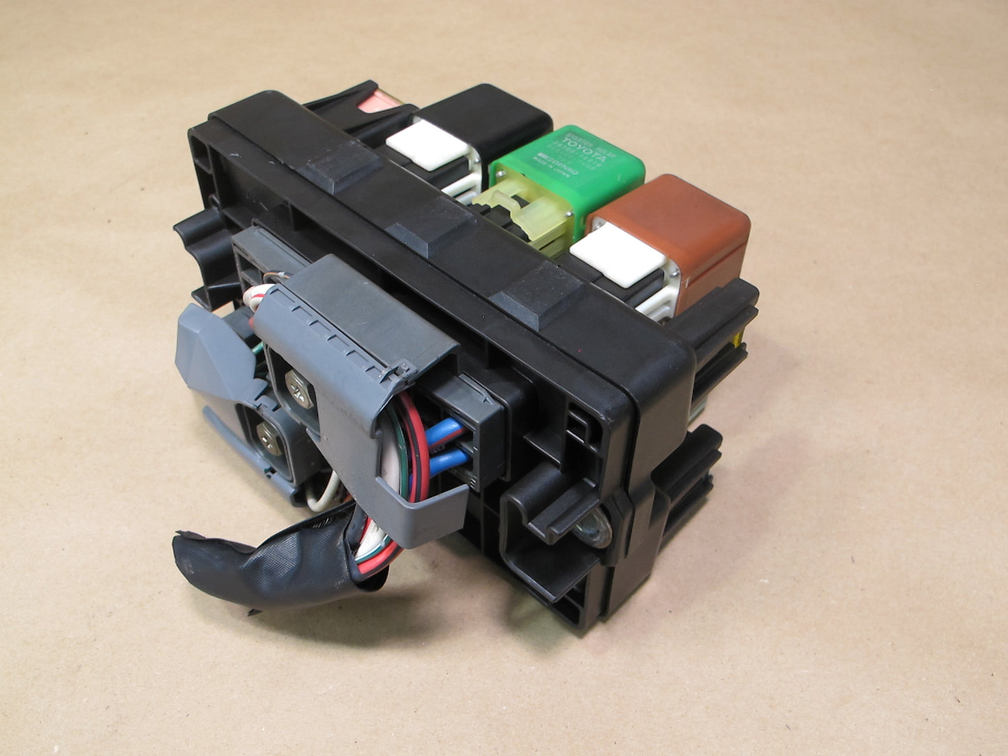 90-94 Lexus UCF10 LS400 Engine Bay Fuse Relay Box Module 82670-50020 OEM