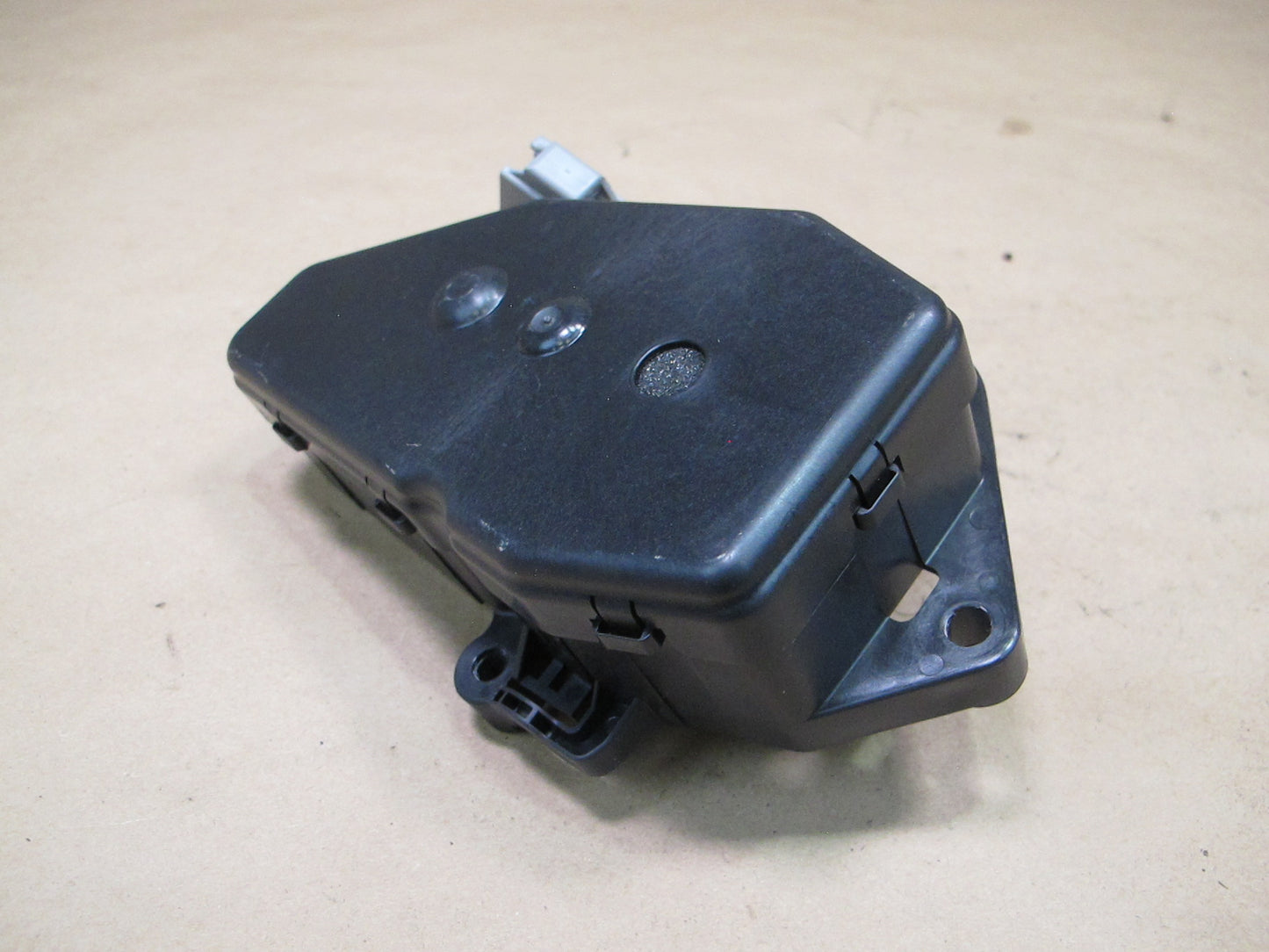12-18 Range Rover Evoque L538 Rear Trunk Lid Tailgate Lock Latch Actuator OEM
