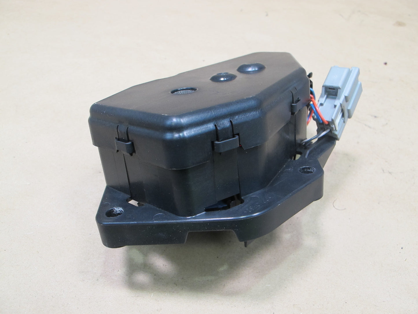 12-18 Range Rover Evoque L538 Rear Trunk Lid Tailgate Lock Latch Actuator OEM