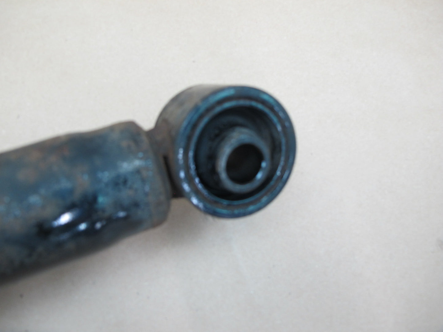 90-94 Lexus UCF10 LS400 Set of 2 Rear Strut Shock Absorber OEM