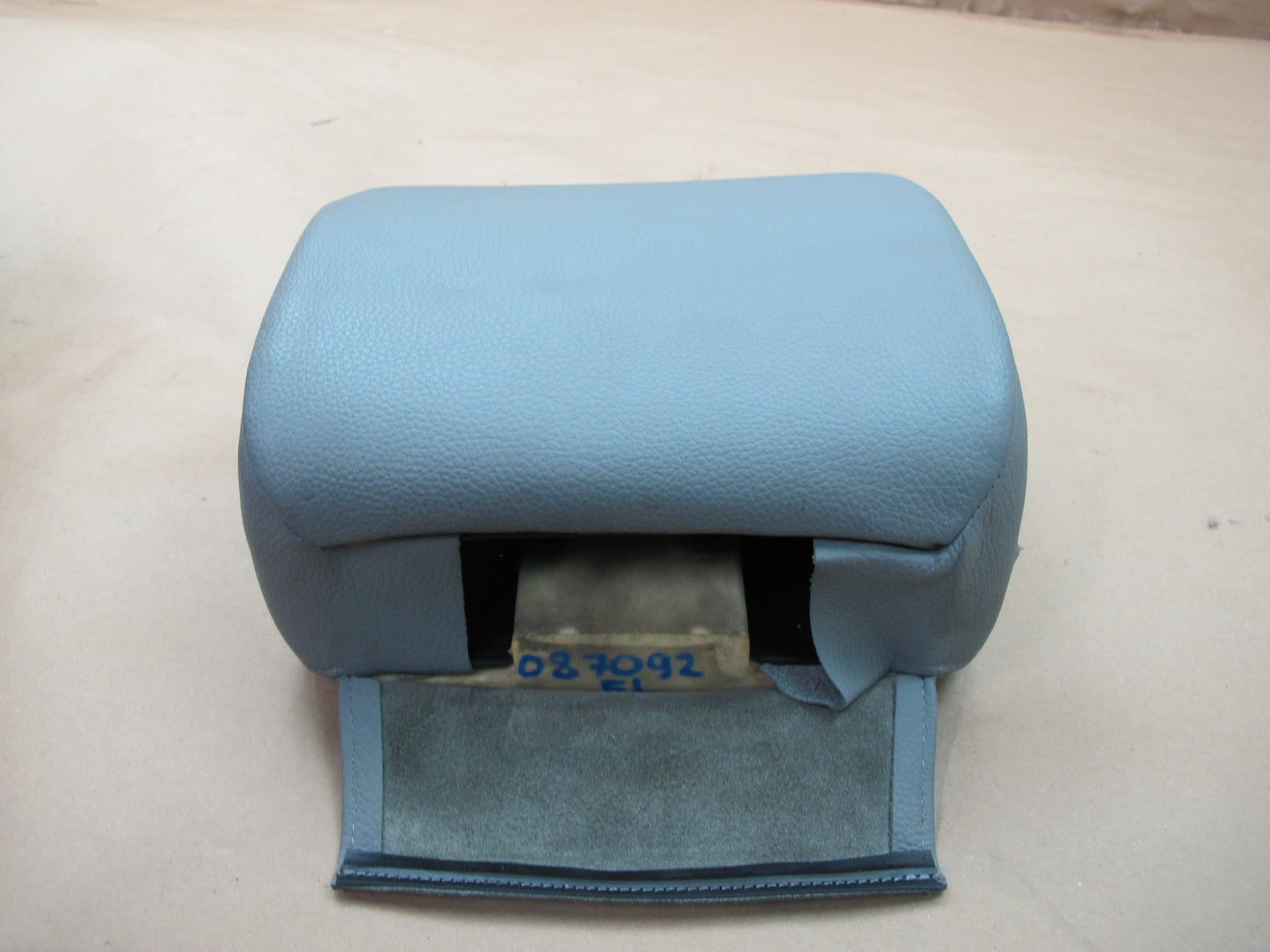 07-10 BMW E93 3-SERIES Convertible Front Left & Right Leather Headrest OEM