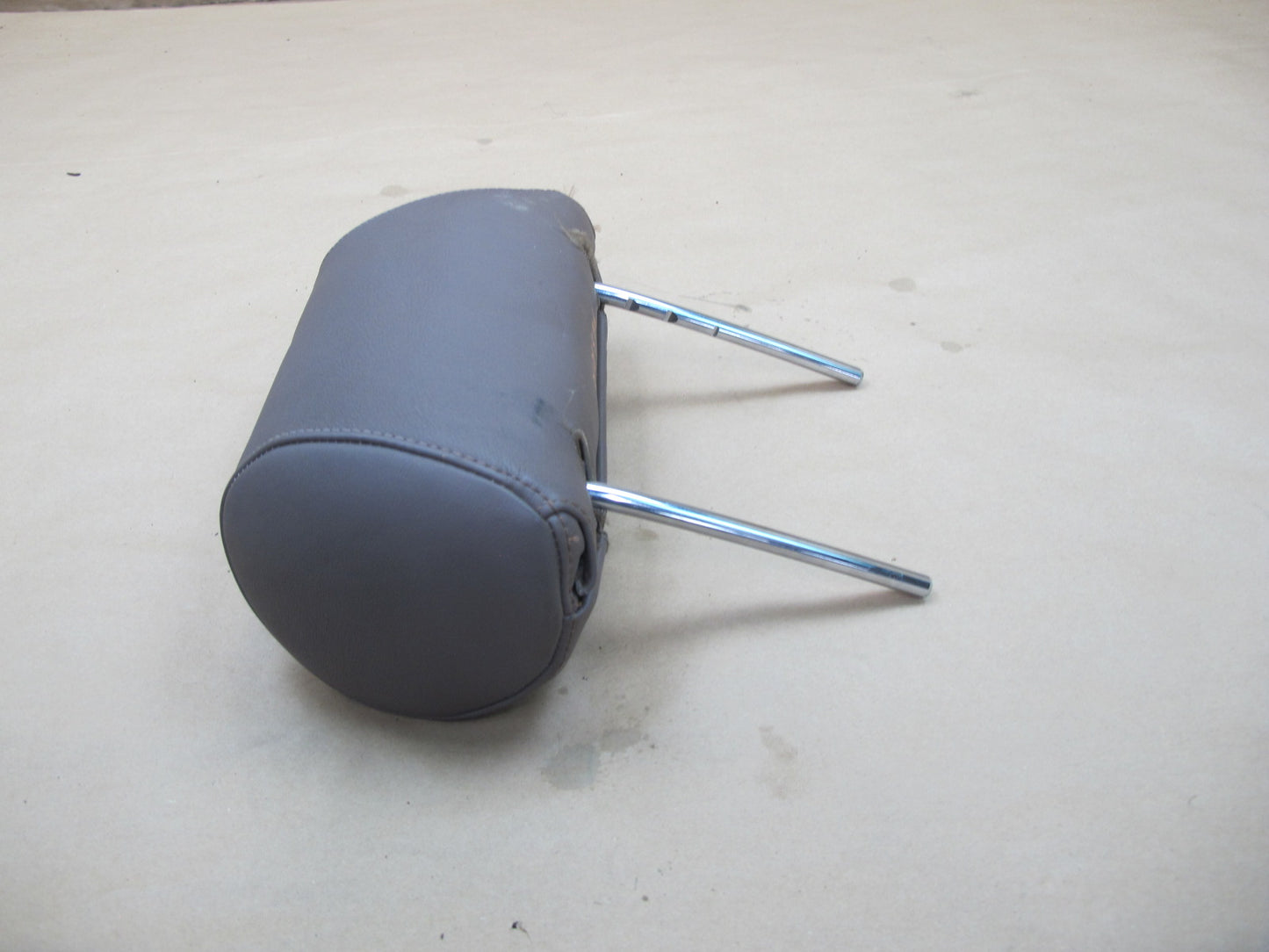 90-94 Lexus UCF10 LS400 Set of 2 Rear Left & Right Leather Headrest OEM