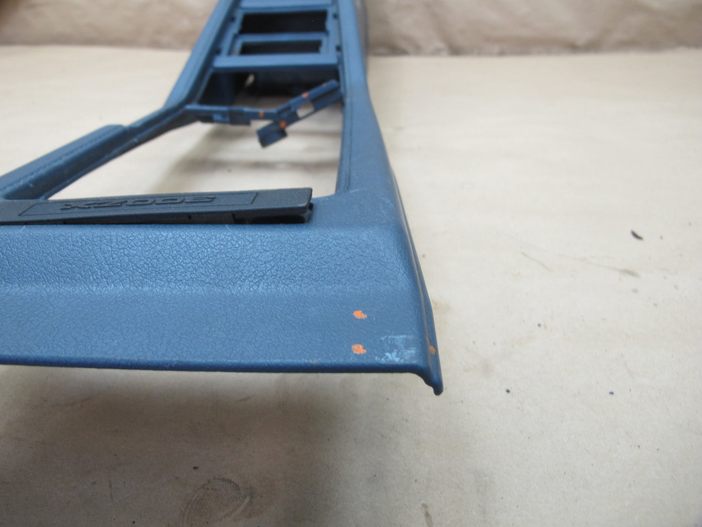 84-86 Nissan Z31 300ZX 2+0 Center Console Trim Cover Panel B057-5112 OEM
