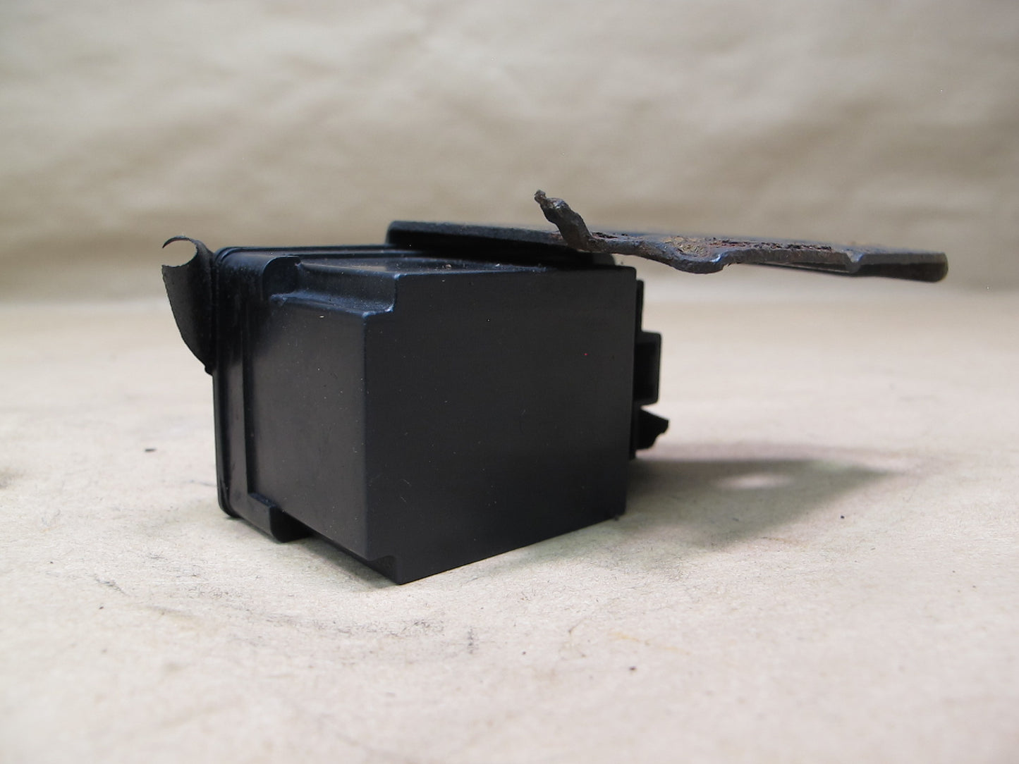 84-86 Nissan Z31 300ZX 2+0 Headlight Lamp Sensor Module 28410-19P00 OEM