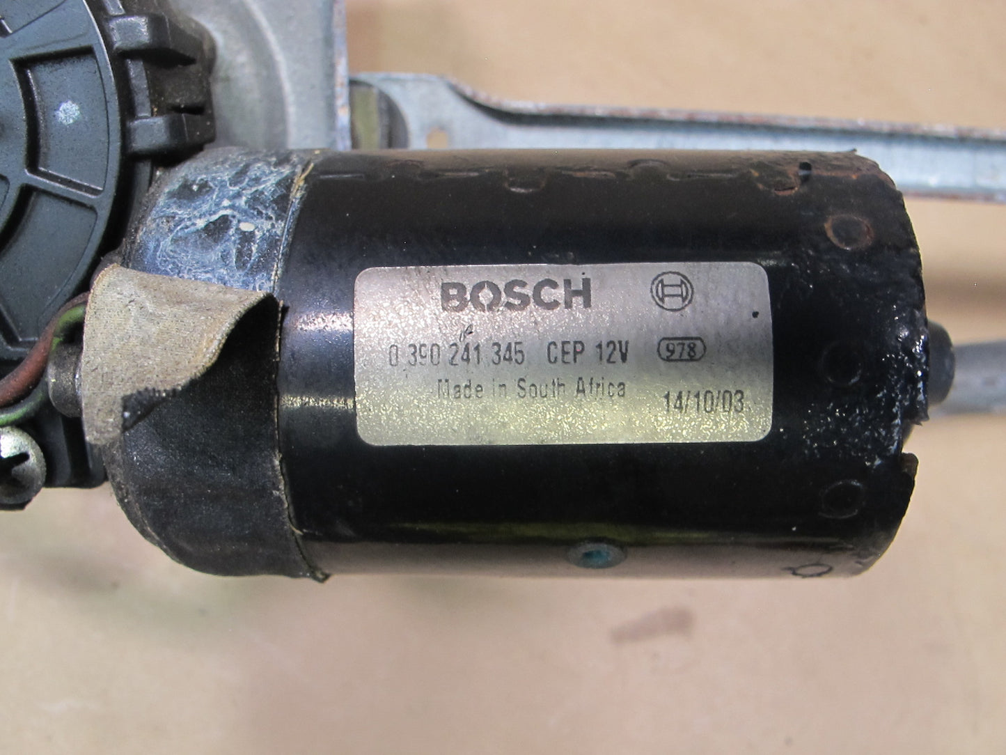 03-06 Dodge Sprinter Wiper Transmission Linkage w Motor 3397020383 OEM