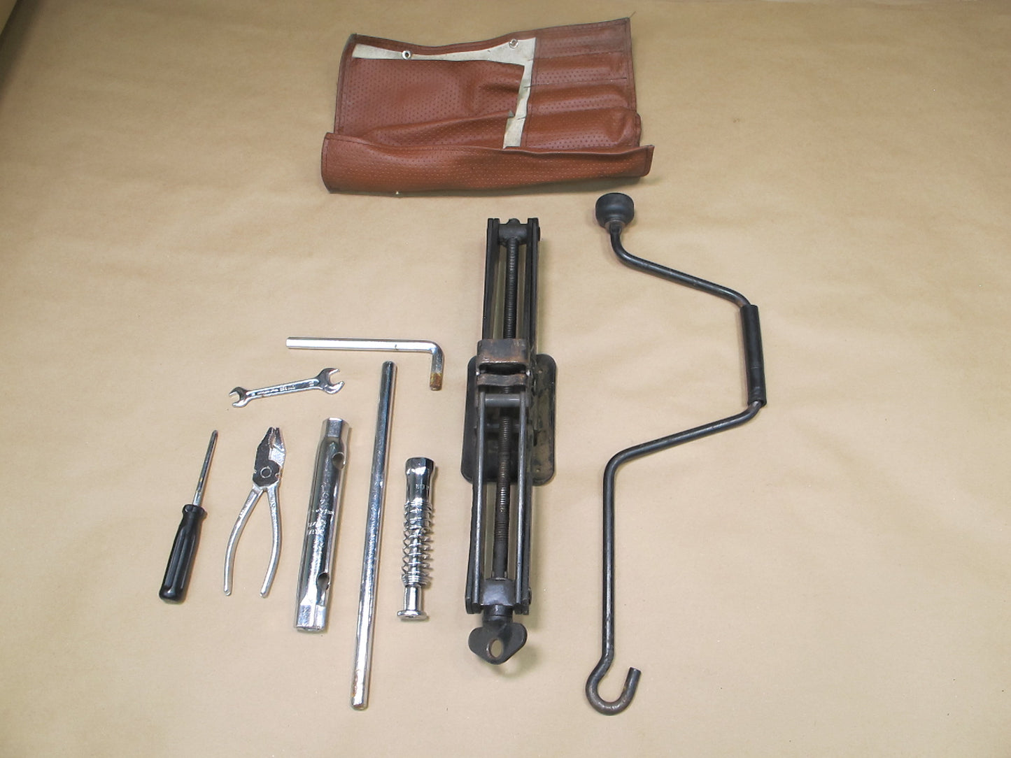 80-82 Porsche 924 Emergency Lift Jack Wrench Spare Tire Tool KIT Case Set OEM