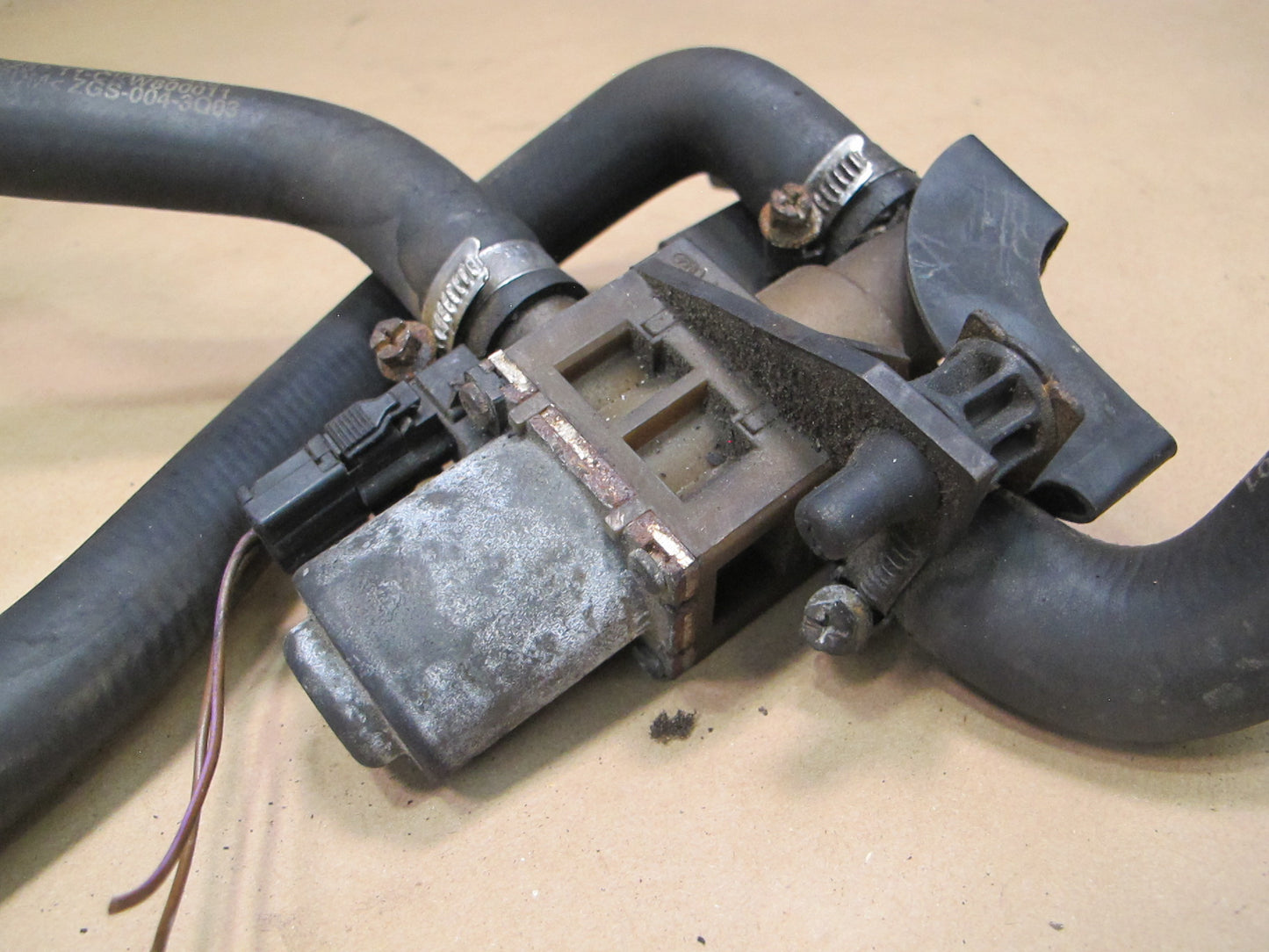 03-06 Dodge Sprinter 2.7L Auxiliary Heater Control Valve w Hoses OEM
