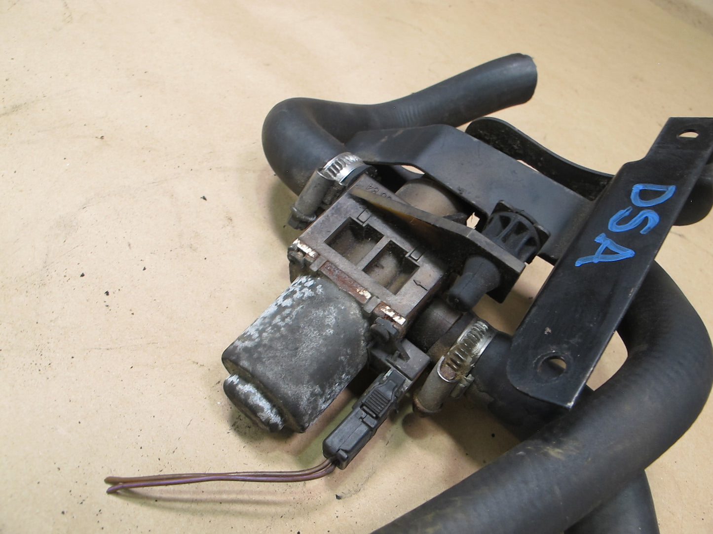 03-06 Dodge Sprinter 2.7L Auxiliary Heater Control Valve w Hoses OEM