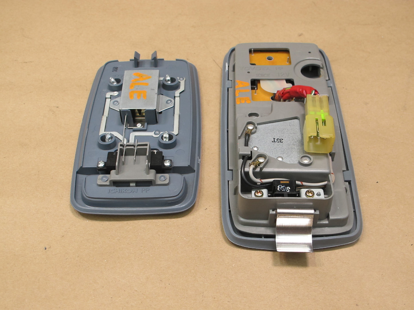1992-1993 Lexus ES300 Front & Rear Dome Light w/ Sunroof Switch Dark Blue OEM