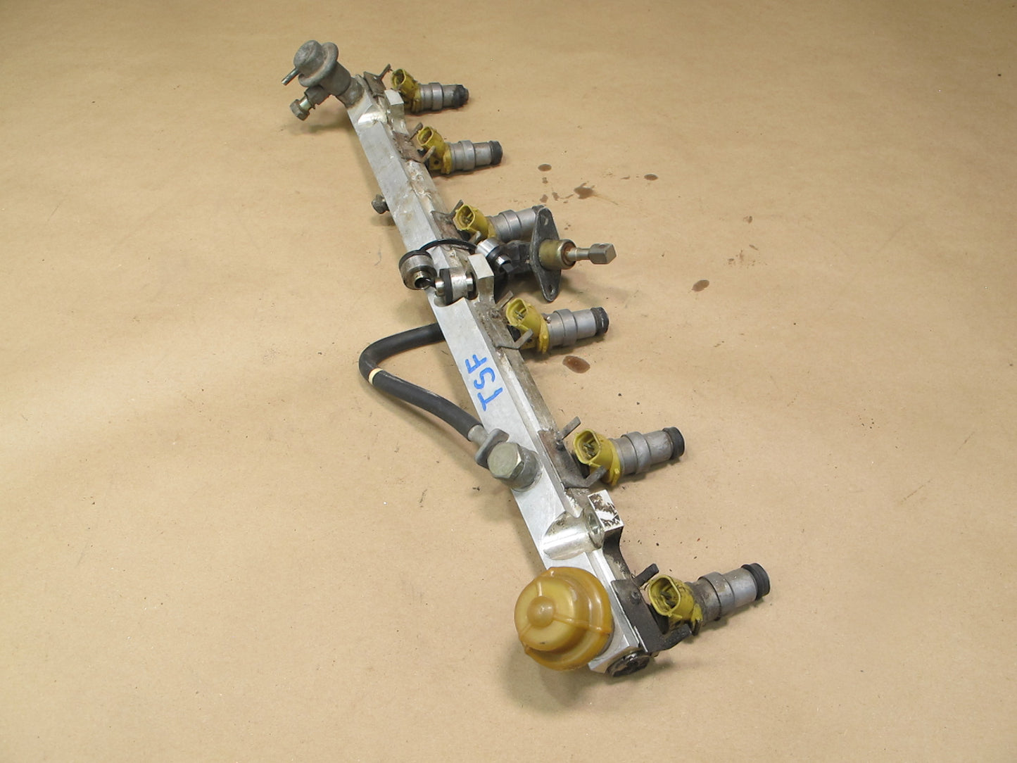 86-88 Toyota Supra MK3 7MGE Fuel Rail With Ingectors & Pressure Regulator OEM