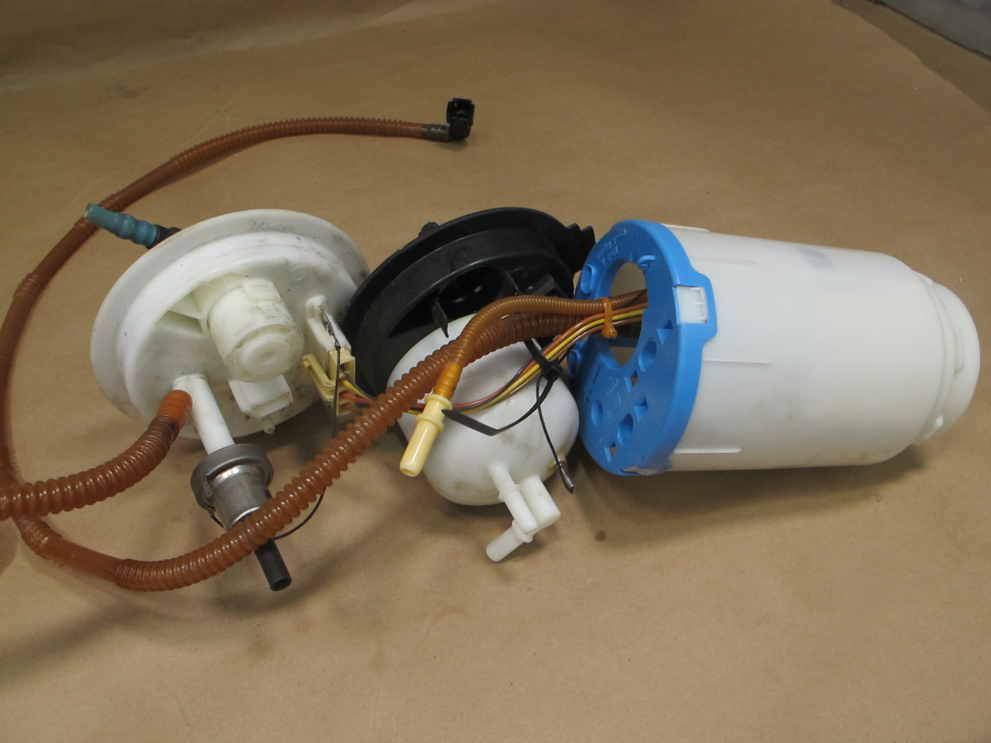 2011-2018 Porsche Cayenne 958 Fuel Pump Level Sensor Sending Unit Assembly