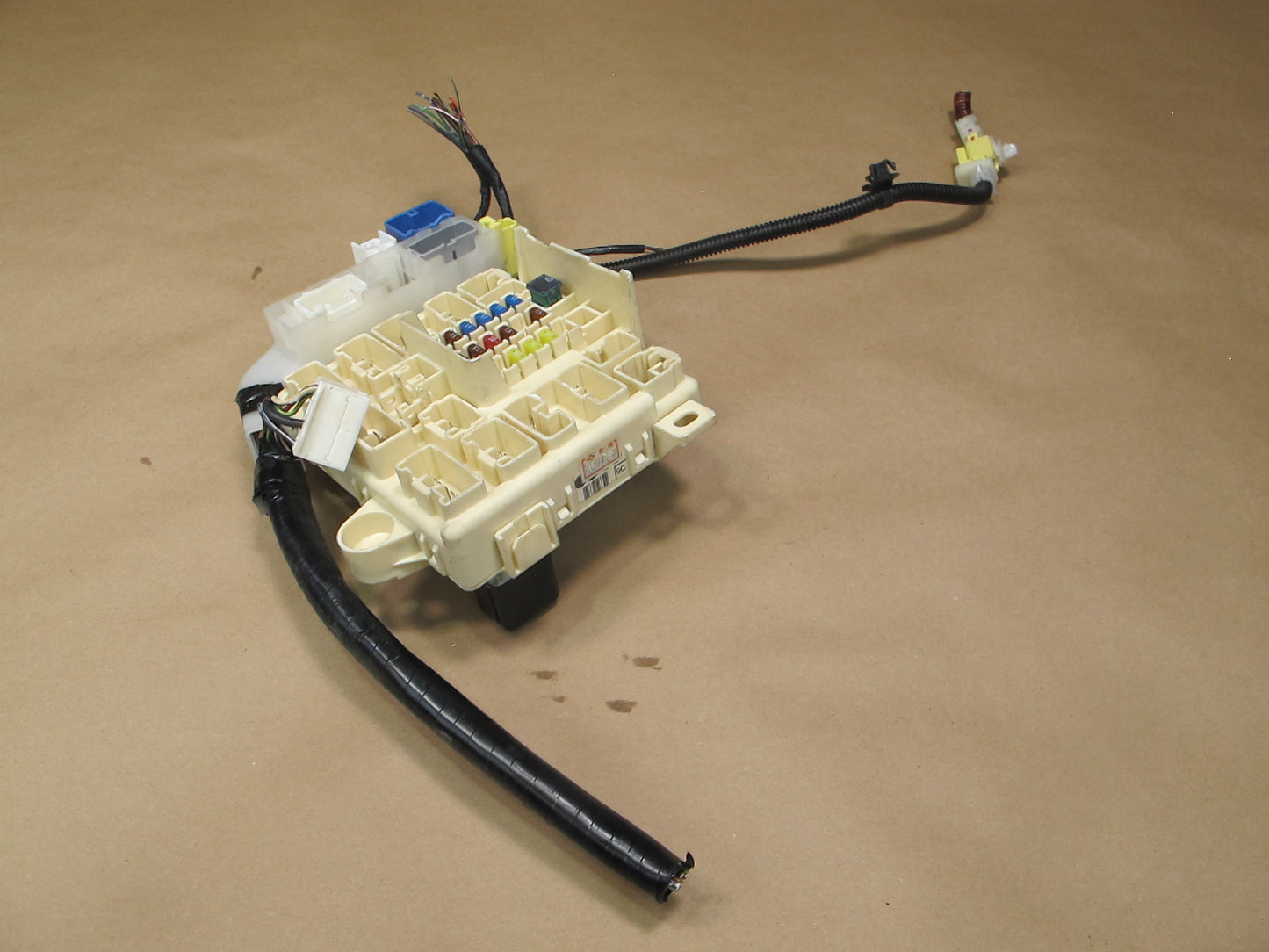 02-05 Lexus JCE10 IS300 Right Junction Fuse Relay Box Module OEM