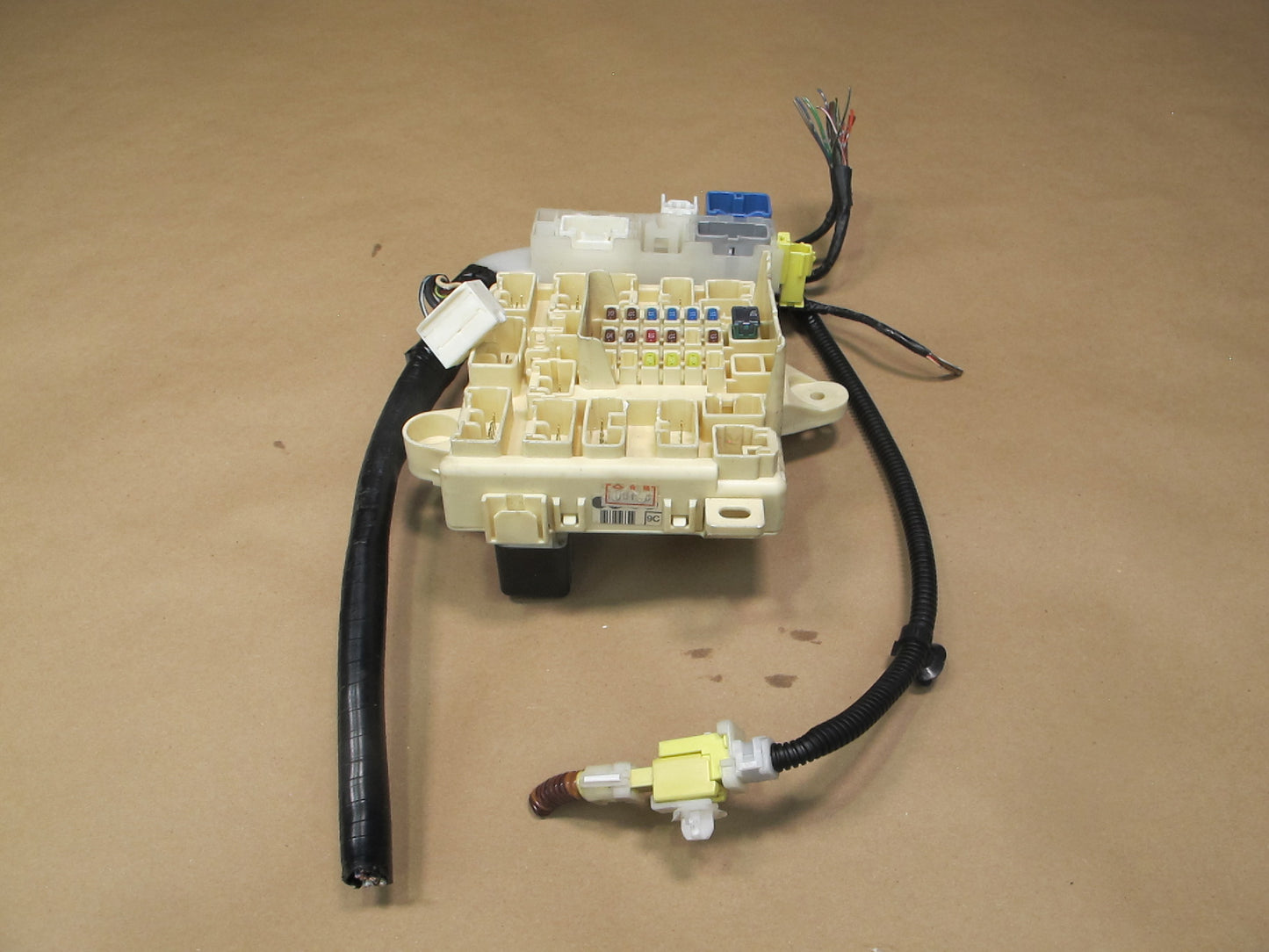 02-05 Lexus JCE10 IS300 Right Junction Fuse Relay Box Module OEM