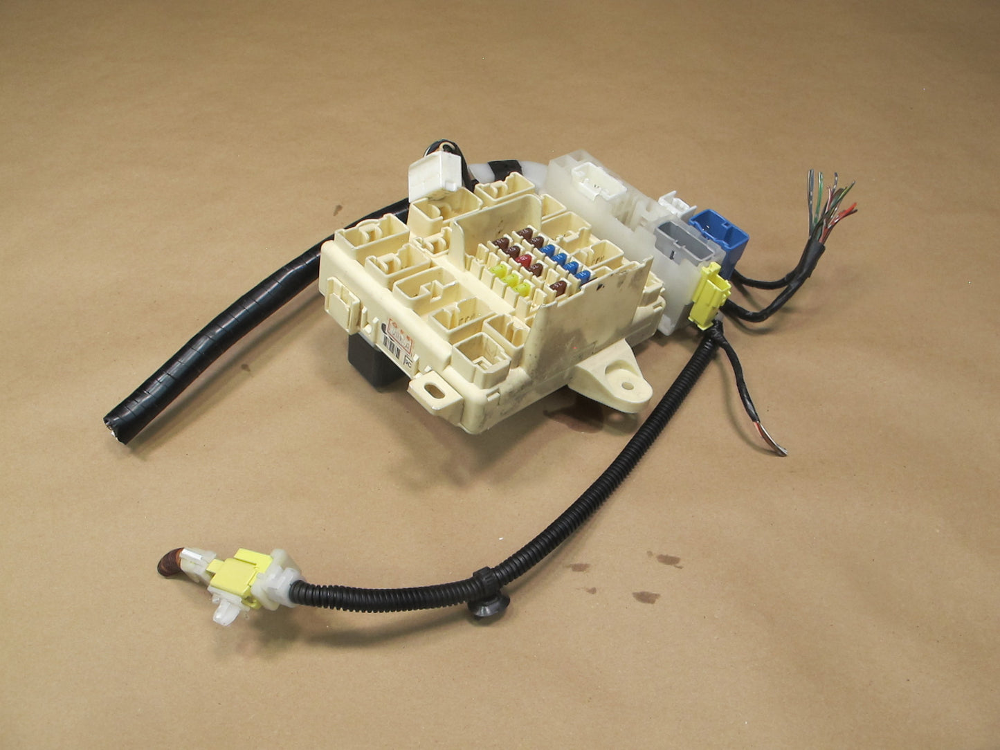 02-05 Lexus JCE10 IS300 Right Junction Fuse Relay Box Module OEM