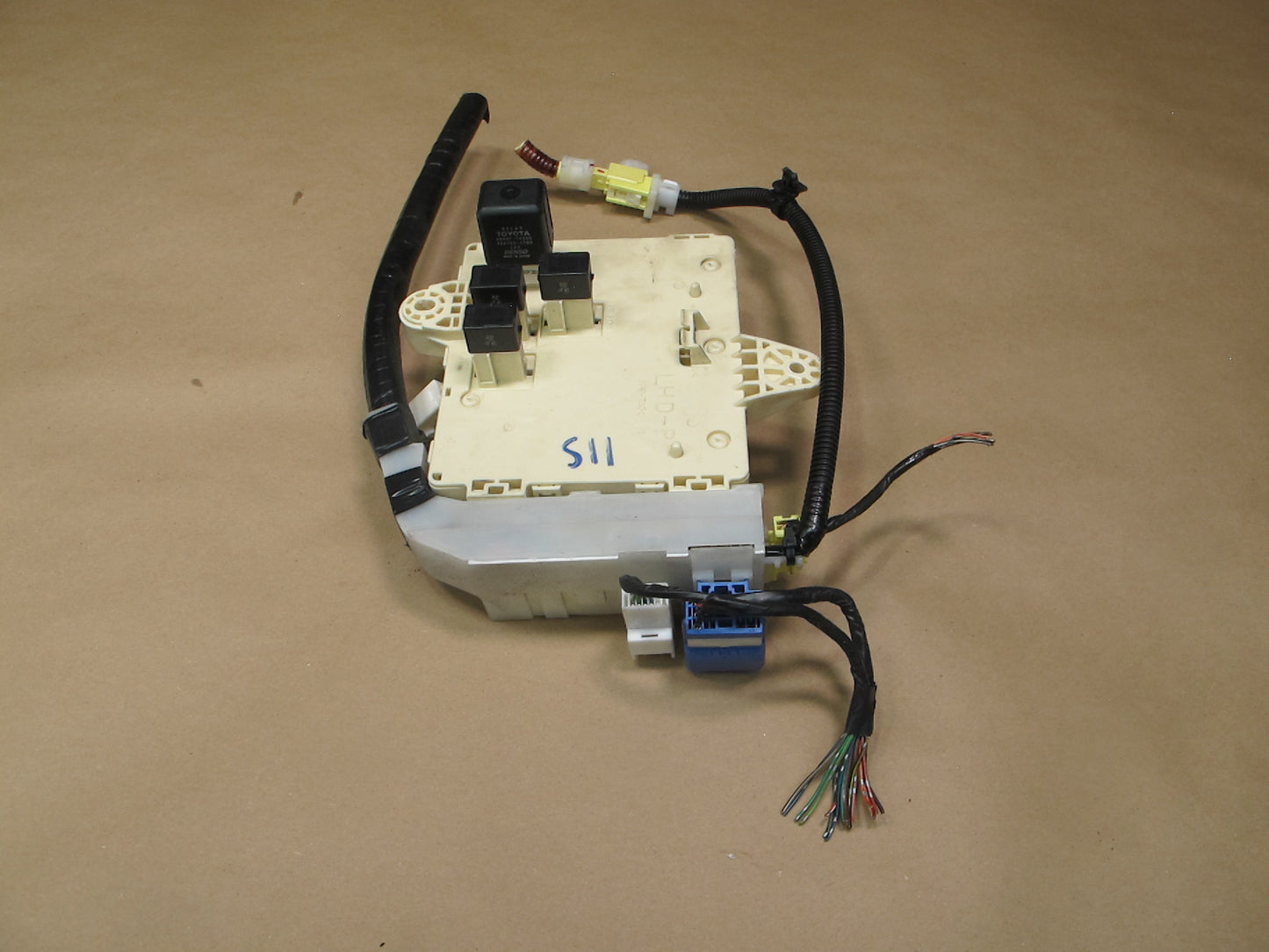 02-05 Lexus JCE10 IS300 Right Junction Fuse Relay Box Module OEM