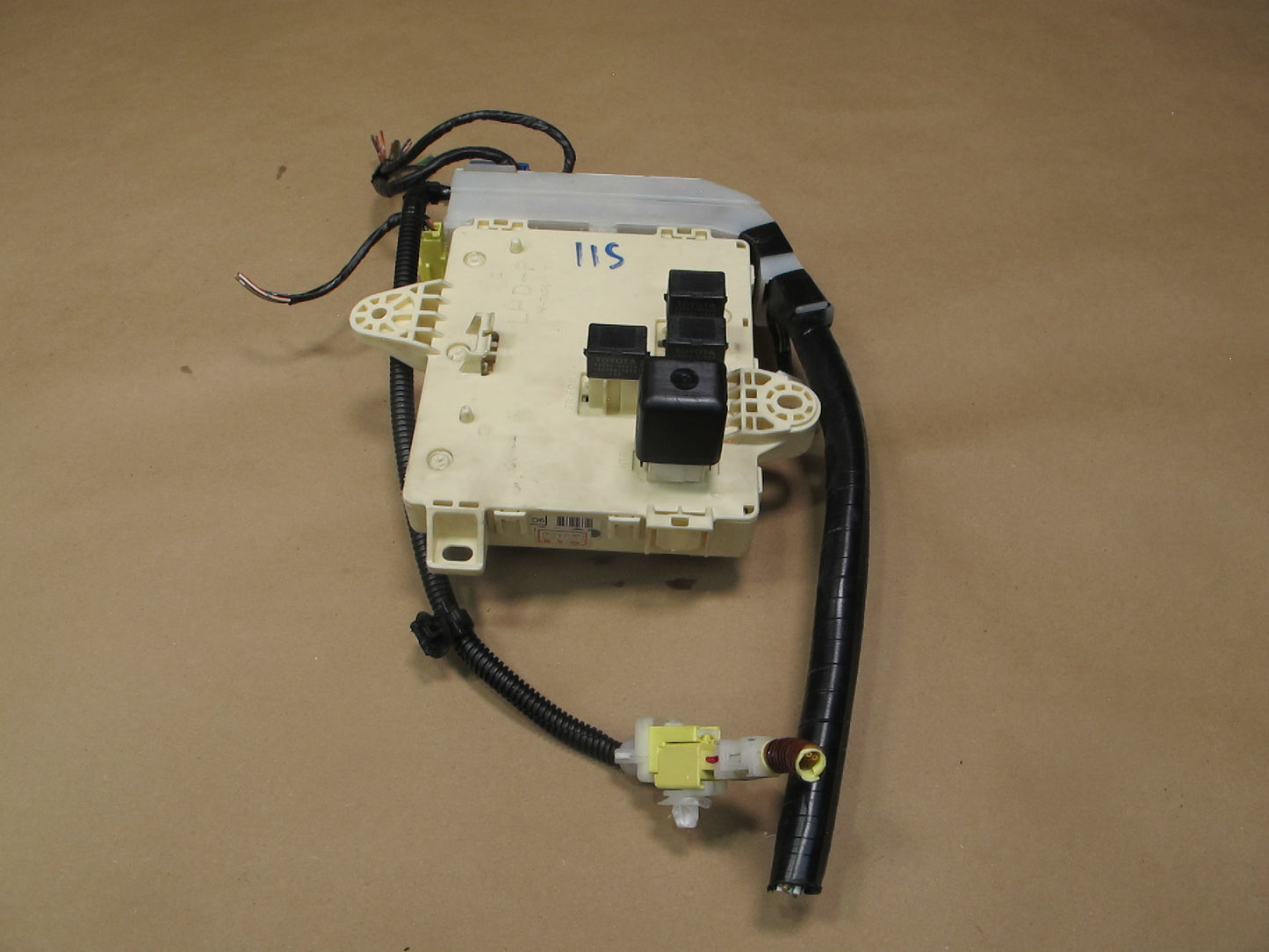 02-05 Lexus JCE10 IS300 Right Junction Fuse Relay Box Module OEM