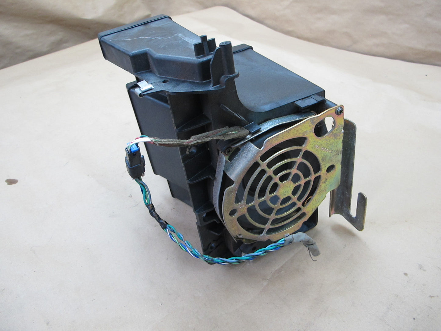 2003-2007 Hummer H2 Bose Subwoofer Box 15177436