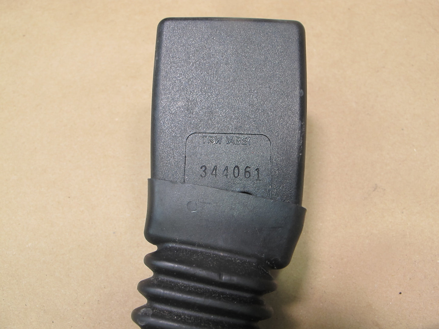03-08 BMW E85 E86 Z4 FRONT RIGHT PASSENGER SIDE SEATBELT BUCKLE OEM