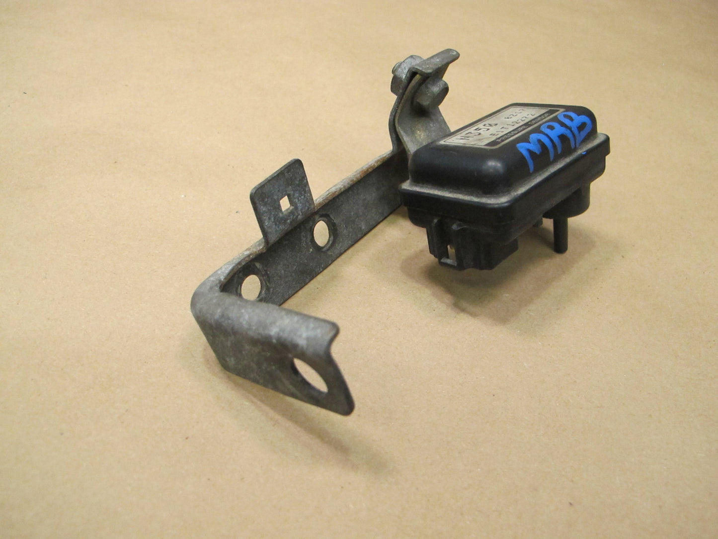 89-91 Mazda RX7 NA Intake Manifold Air Pressure Sensor w Bracket E1T12272 OEM