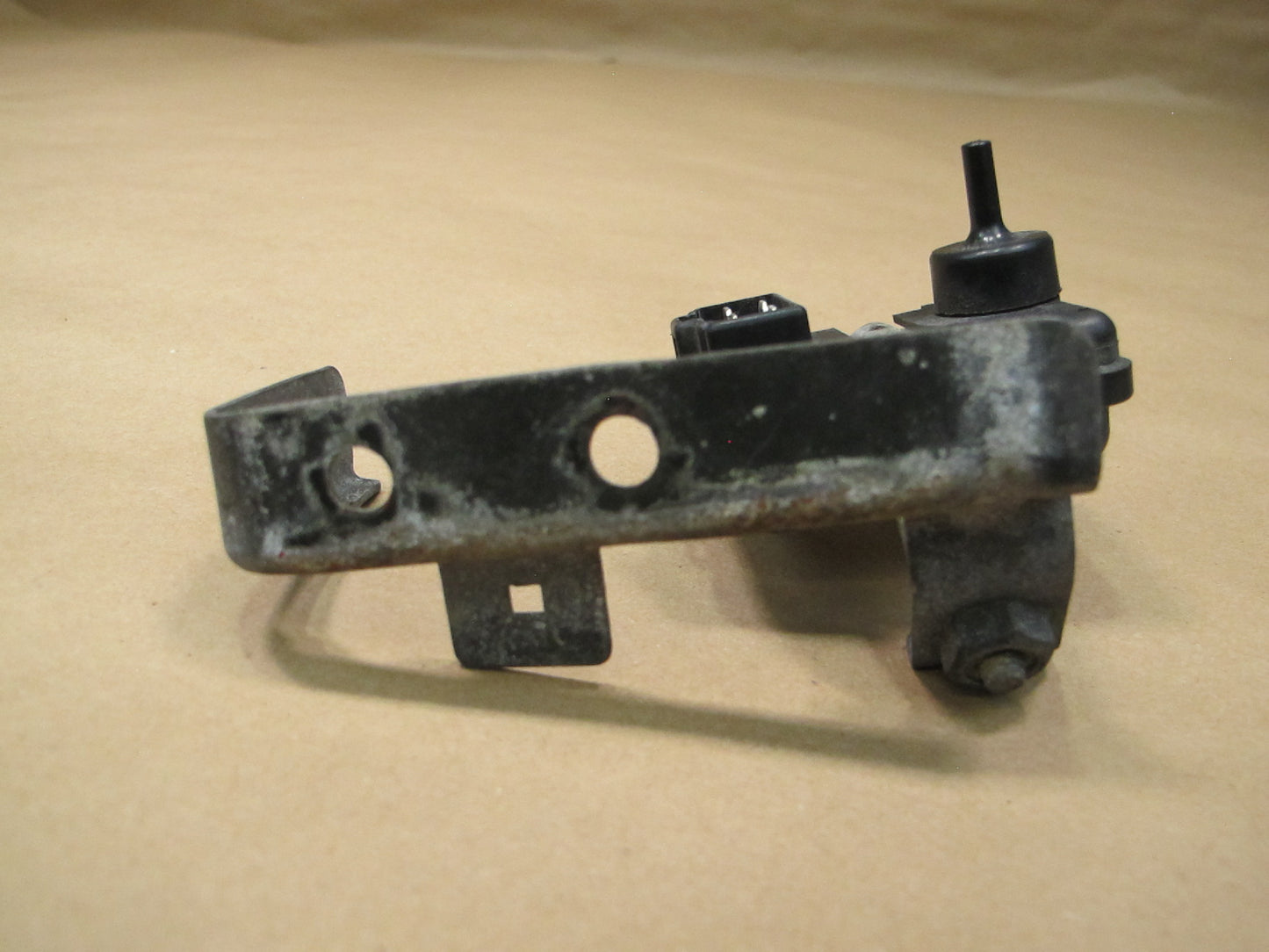 89-91 Mazda RX7 NA Intake Manifold Air Pressure Sensor w Bracket E1T12272 OEM