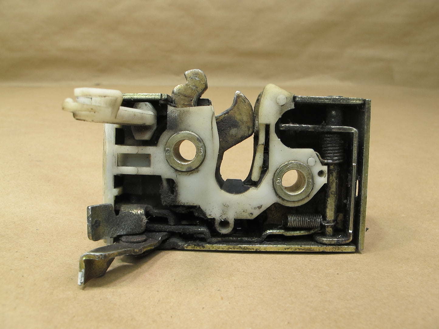 85-93 Volkswagen VW Cabriolet Front Right Door Lock Latch w Lock Lever Set OEM