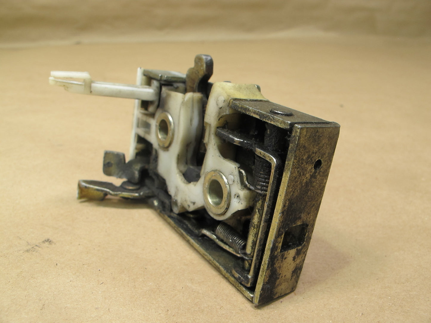 85-93 Volkswagen VW Cabriolet Front Right Door Lock Latch w Lock Lever Set OEM