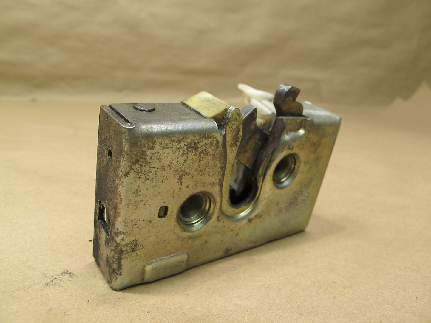 85-93 Volkswagen VW Cabriolet Front Right Door Lock Latch w Lock Lever Set OEM