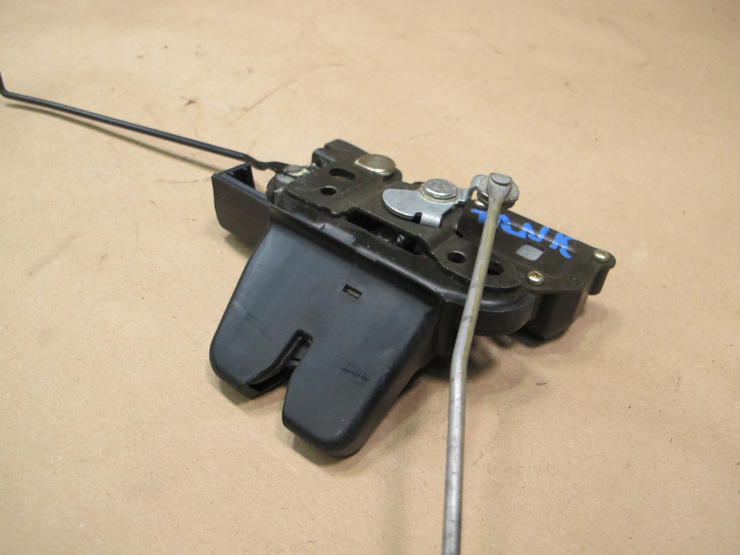 01-05 Lexus JCE10 IS300 Rear Trunk Lock Latch Actuator OEM