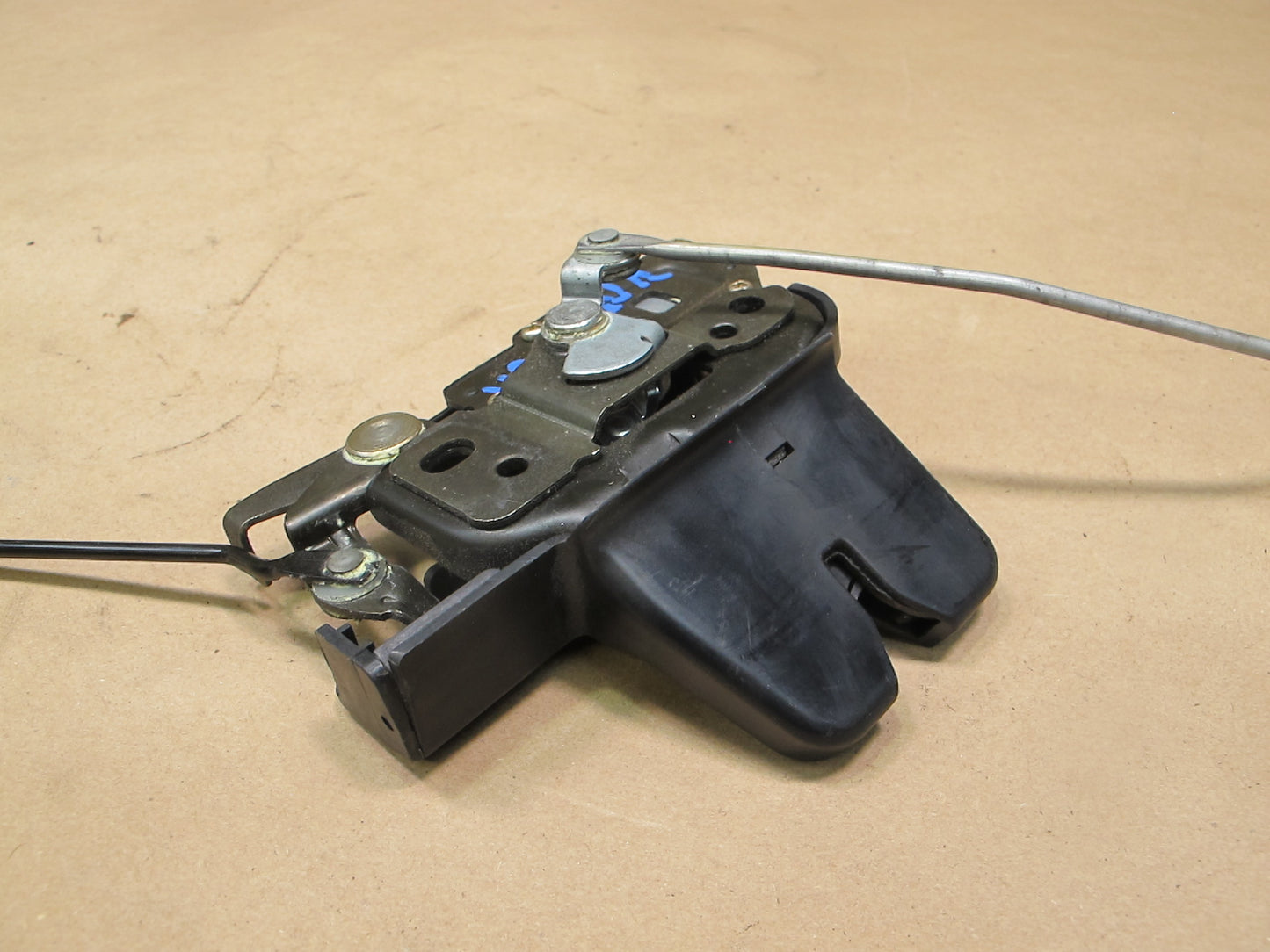 01-05 Lexus JCE10 IS300 Rear Trunk Lock Latch Actuator OEM