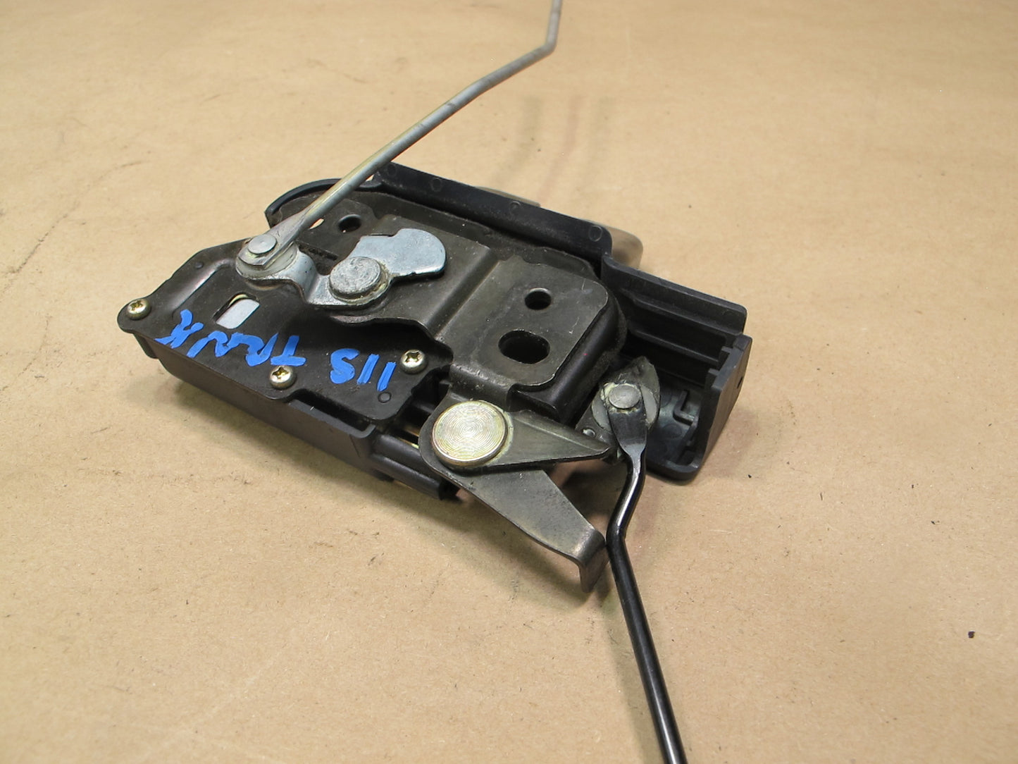 01-05 Lexus JCE10 IS300 Rear Trunk Lock Latch Actuator OEM