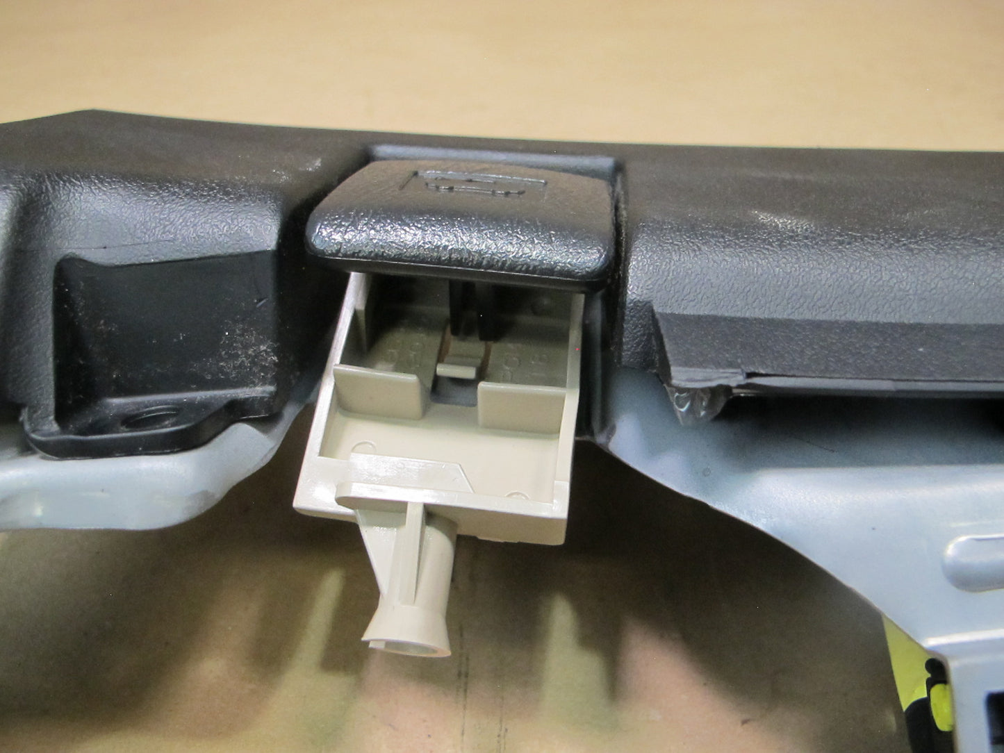 10-15 LEXUS IS250 IS350 CONVERTIBLE FRONT LEFT DRIVER SIDE UNDER DASH KNEE SRS AIRBAG OEM