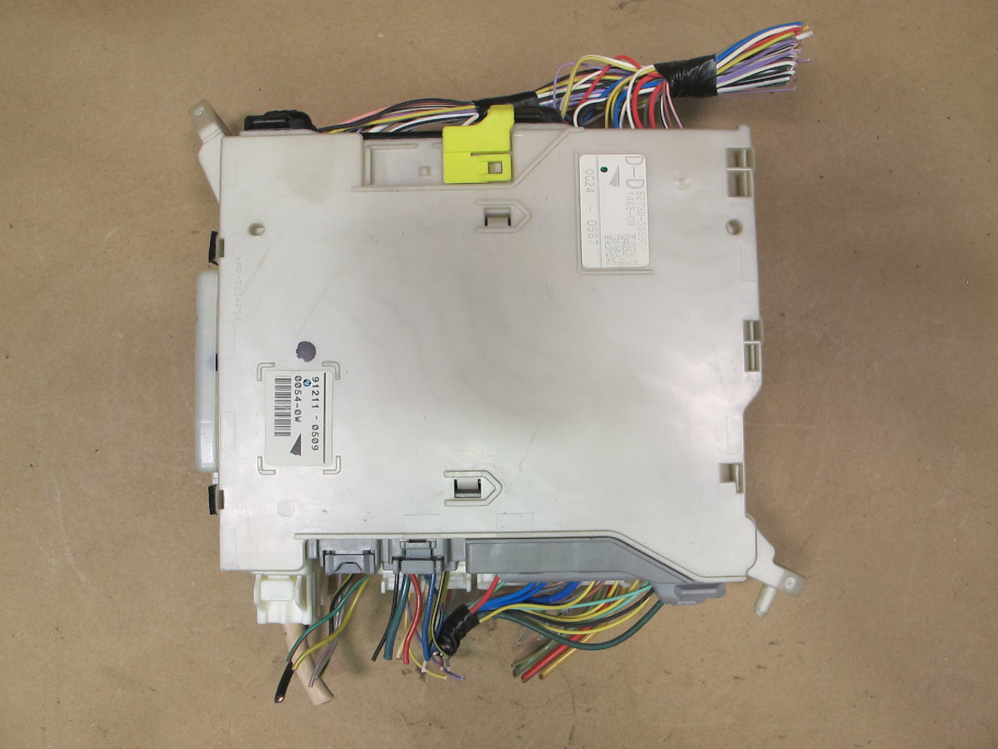 10-11 Lexus IS250 IS350 Convertible Fuse Relay Junction Box Module OEM