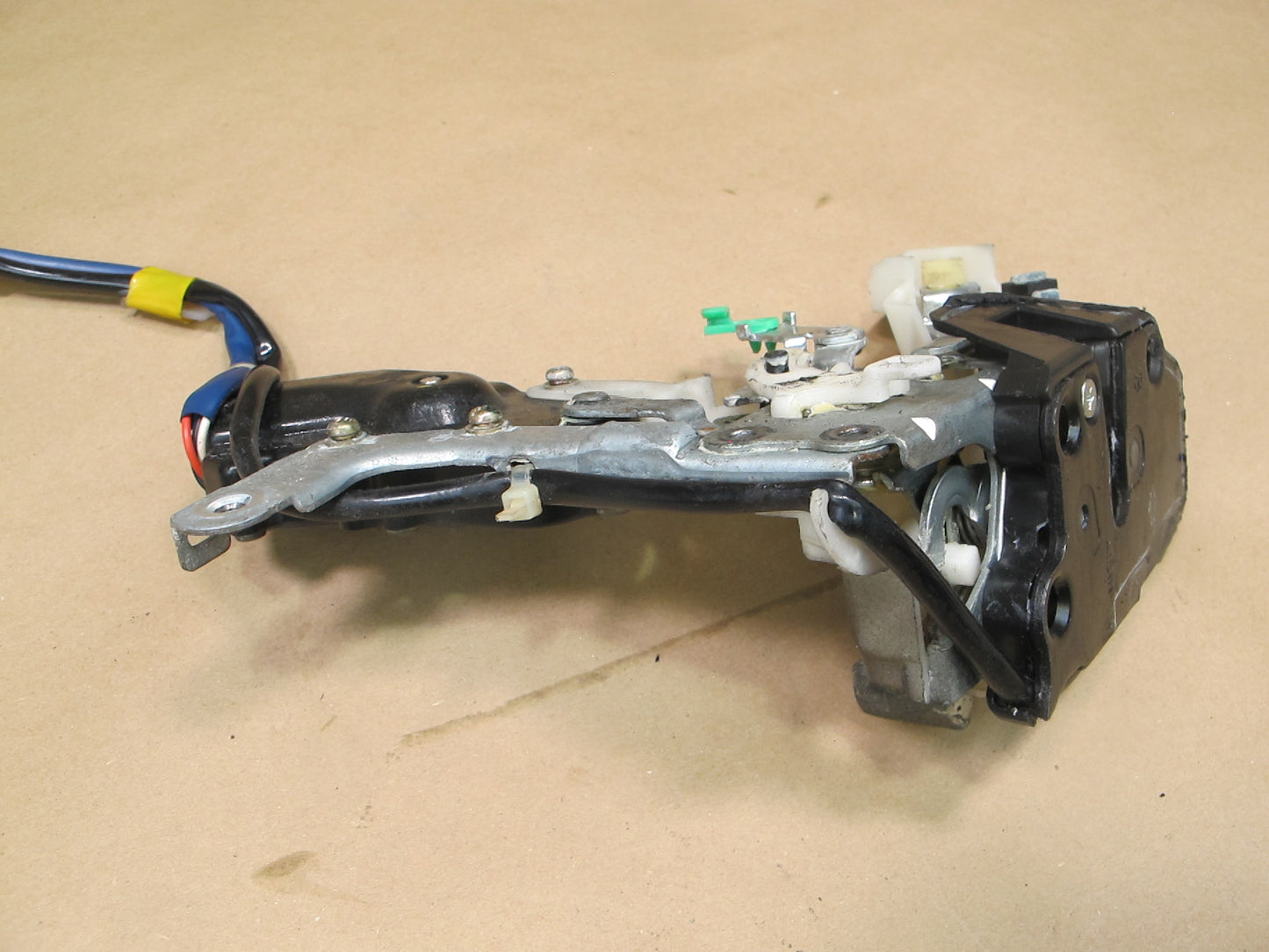 98-00 Lexus UCF20 LS400 Rear Right Door Lock Latch Actuator OEM