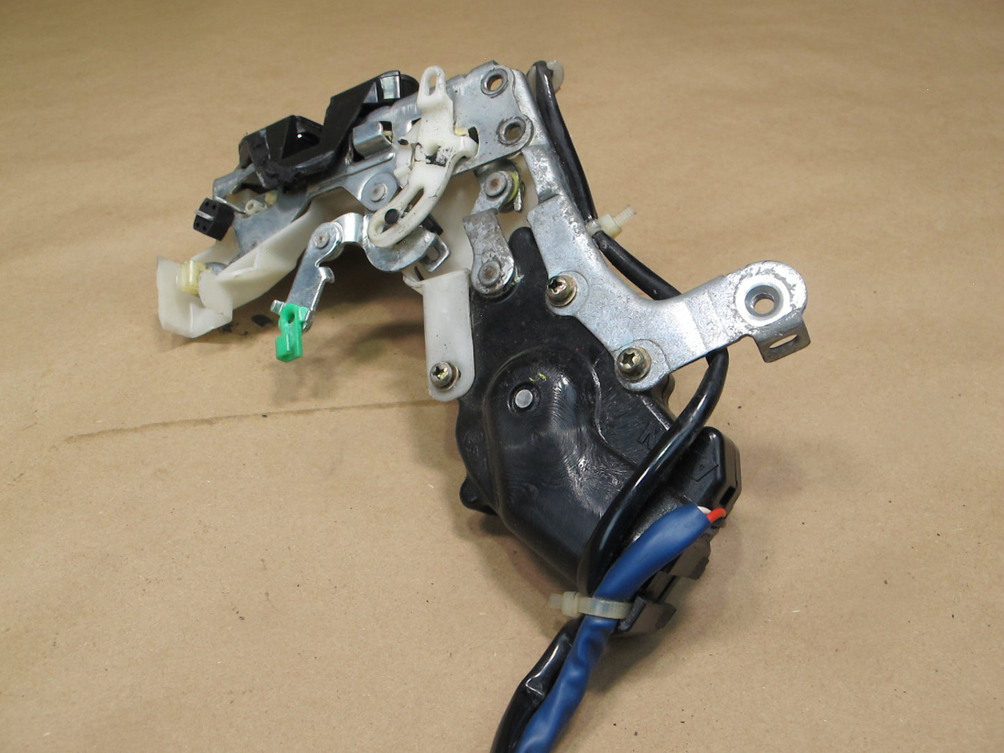 98-00 Lexus UCF20 LS400 Rear Right Door Lock Latch Actuator OEM